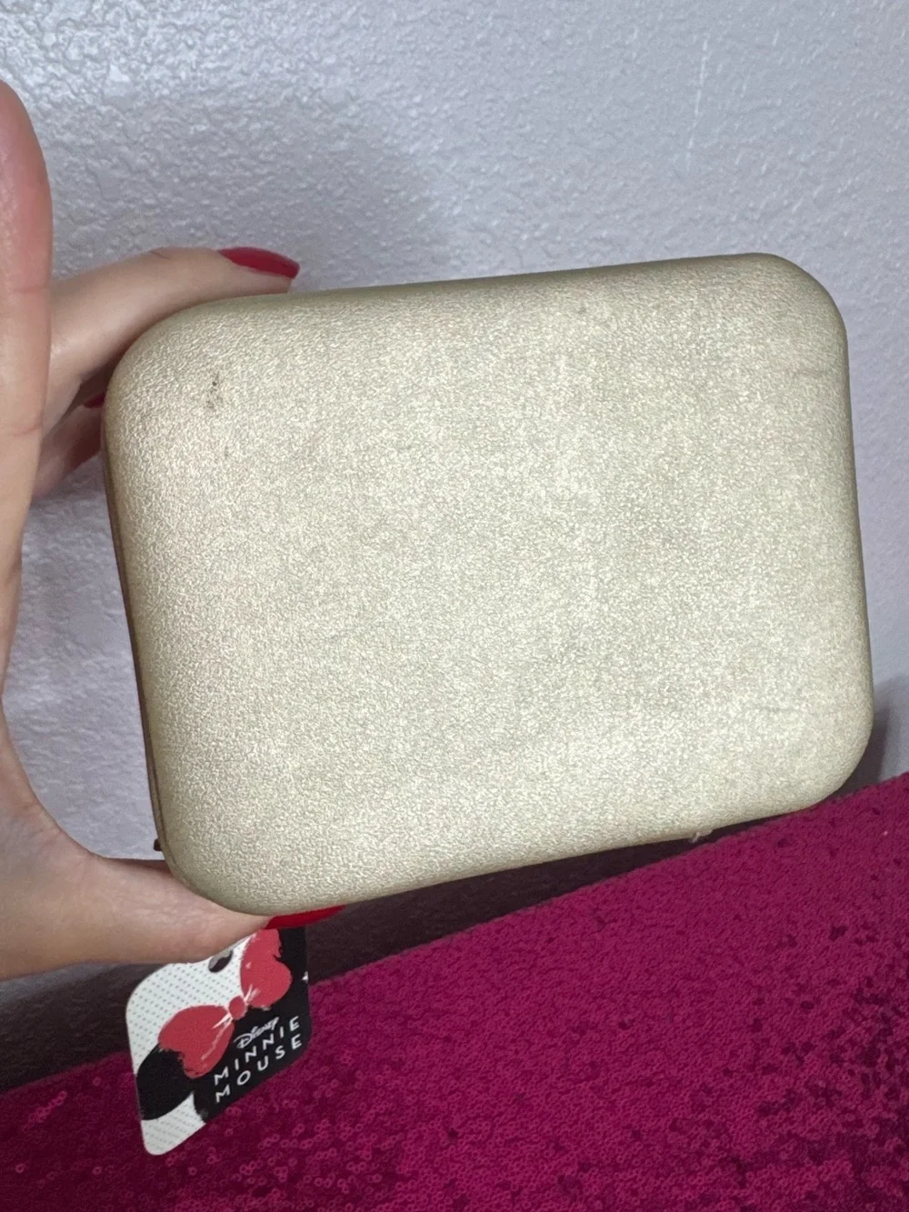 NEW w TAGS 🏷️ Gold Jewelry Case ft. Minnie Mouse hand, “Put a Bow on It” graphic